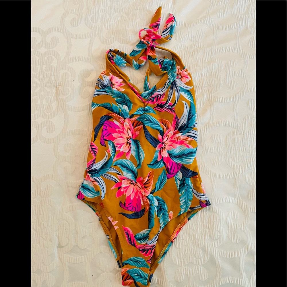 One piece swim suit
